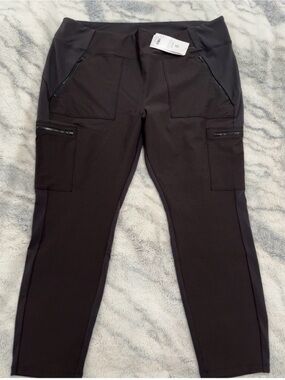 Athleta Headlands Hybrid Cargo II Tight Black Hiking Pants NWT Size 26